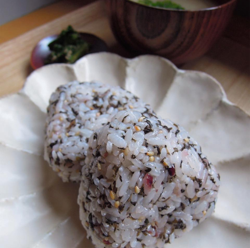 べじさら食堂のランチメニュー、おむすびセット