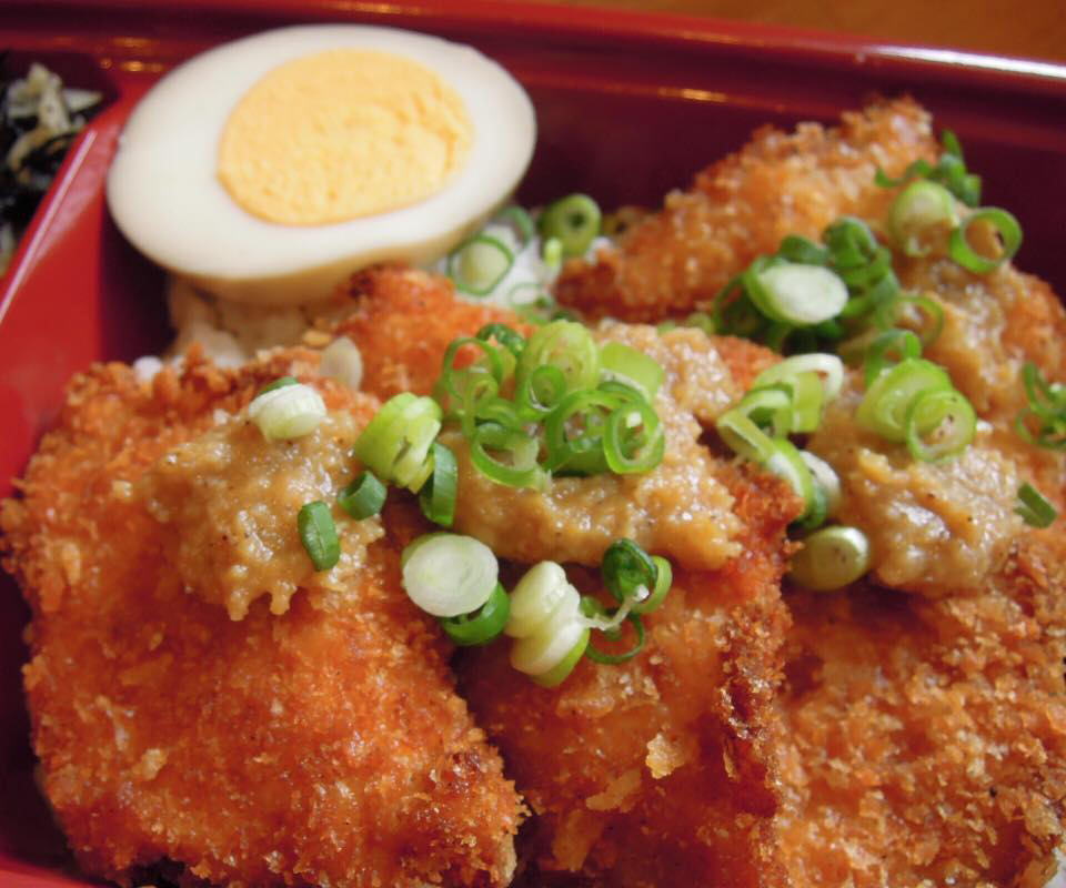 べじさら食堂のお弁当。鹿児島県産むね肉チキンカツ弁当